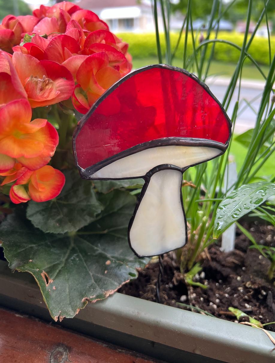 Décoration de jardinière en vitrail champignon rouge