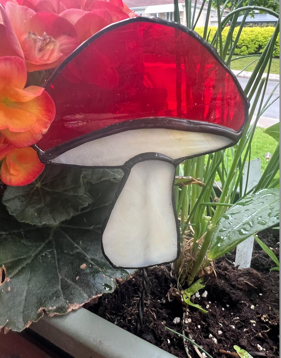 Décoration de jardinière en vitrail champignon rouge